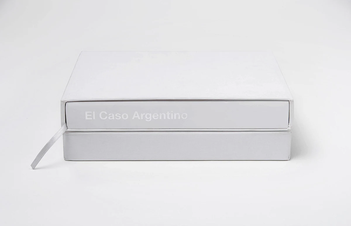El Caso Argentino — Lomo del estuche