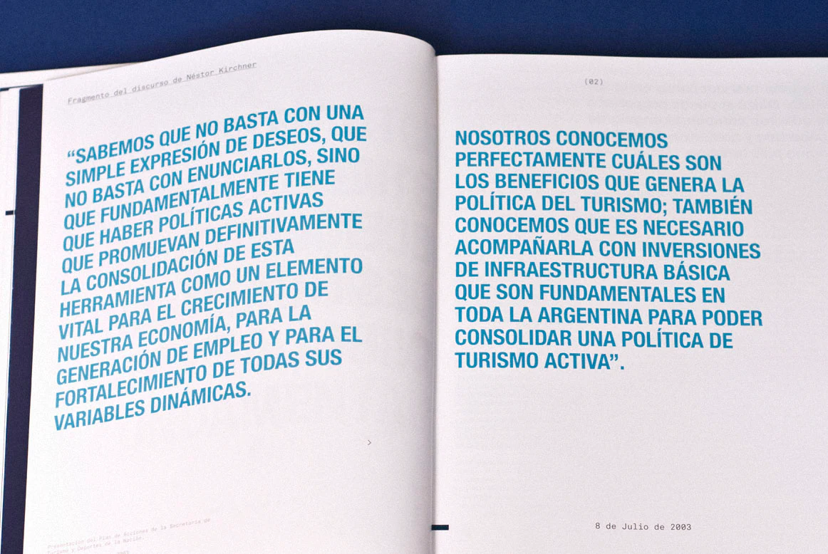 El Caso Argentino — Doble página con textos en celeste