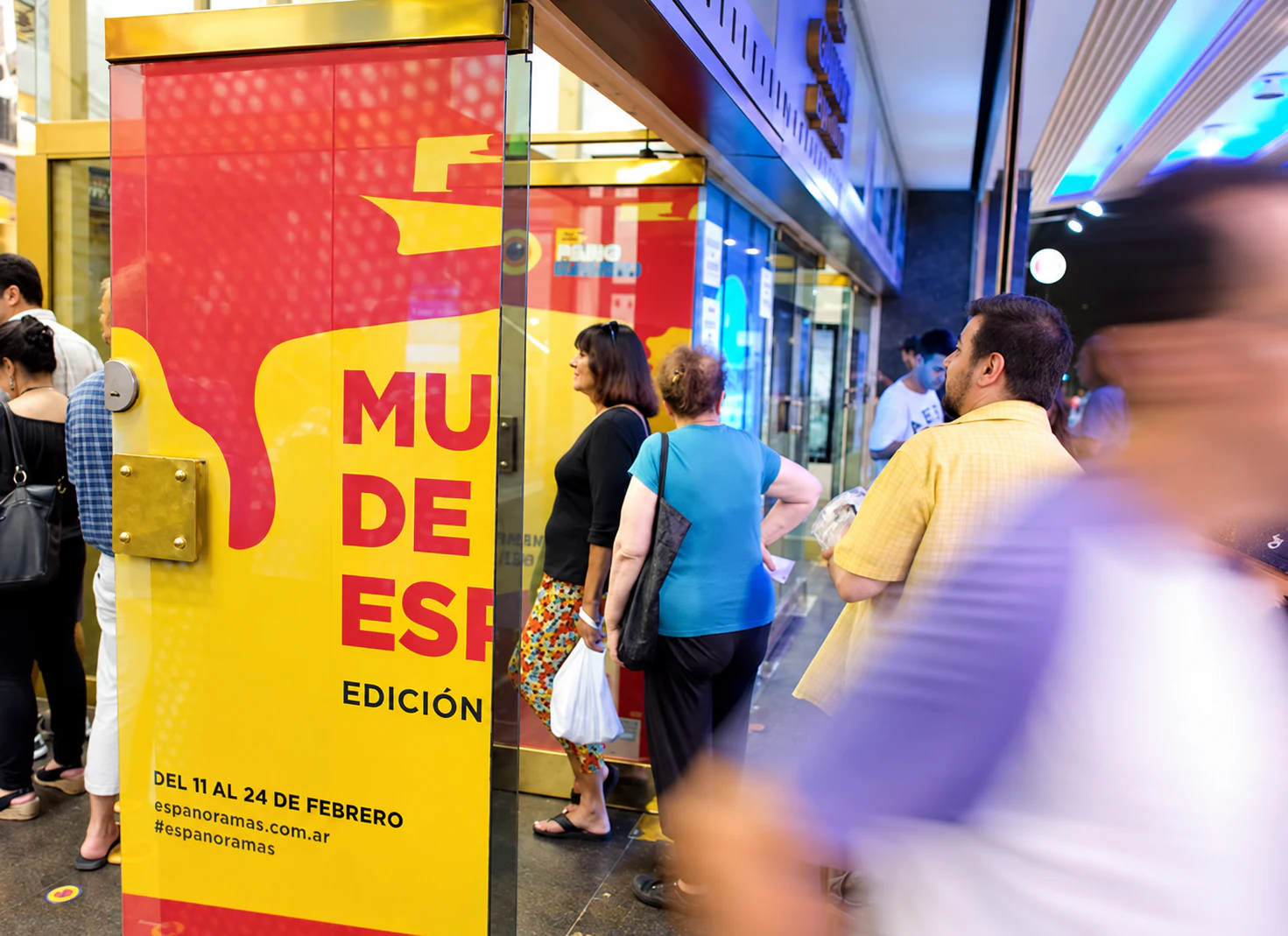 Aplicación gráfica en la entrada del cine