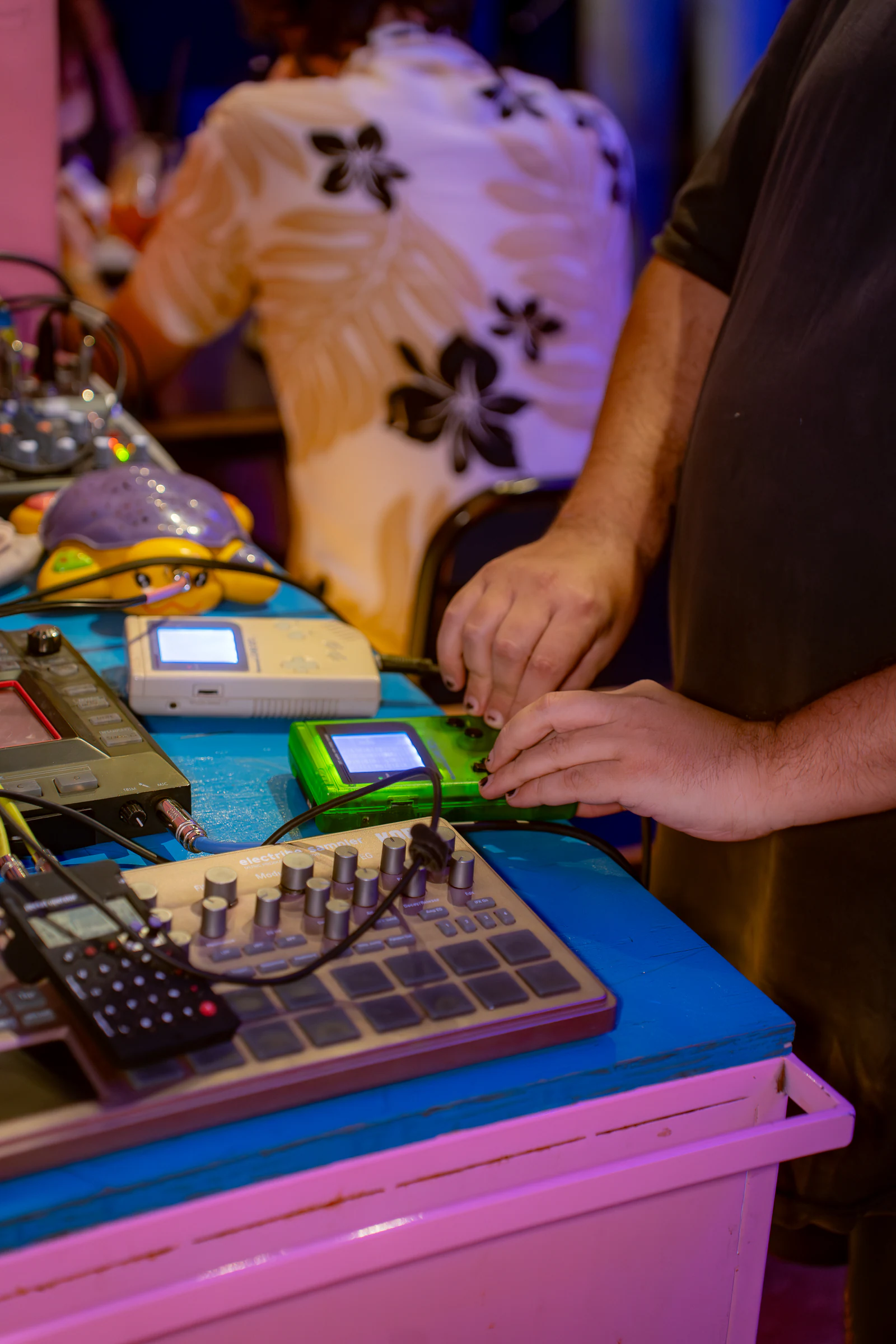 El Destello — Interpretación musical con consolas portátiles y equipos electrónicos